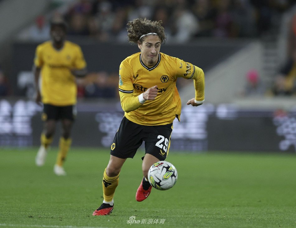 现出了更加 现出了更加